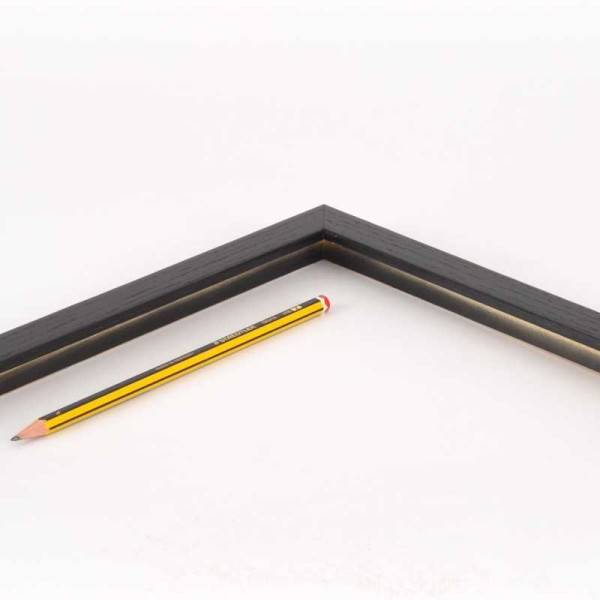 Moldura roble teñido negro 2x2 cm.