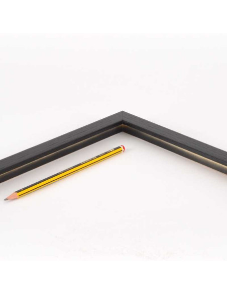 Moldura roble teñido negro 2x2 cm.