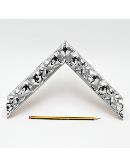 marco plateado con talla