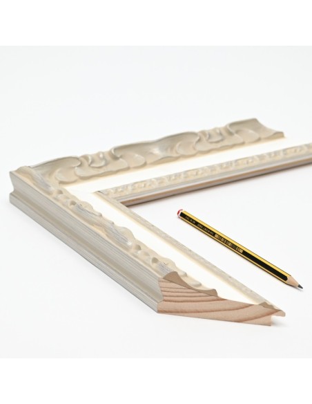 Marco labrado plata y blanco