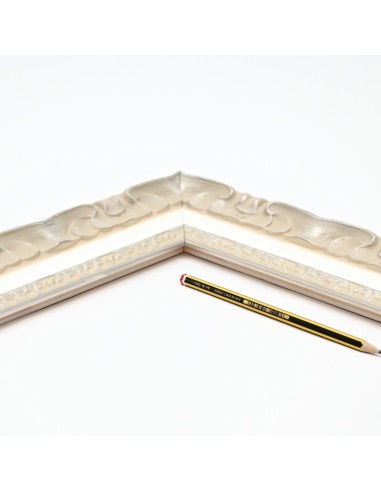 Marco labrado plata y blanco