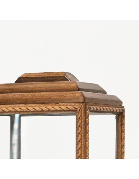 Urna Madera labrada y cristal. Para relicario