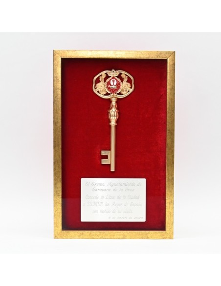 Vitrina Marco Dorado fondo terciopelo grana