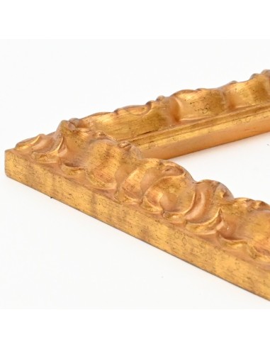 Marco madera labrada decorado oro viejo