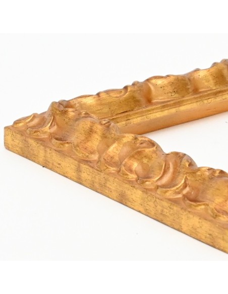 Marco madera labrada decorado oro viejo
