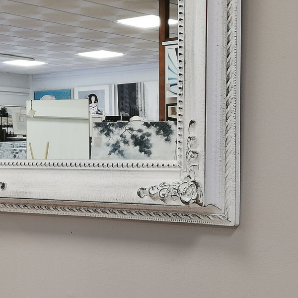 Espejo con marco estilo Isabelino