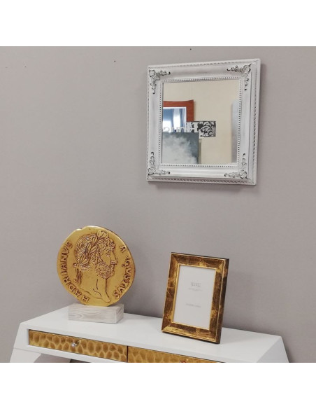 Espejo con marco estilo Isabelino