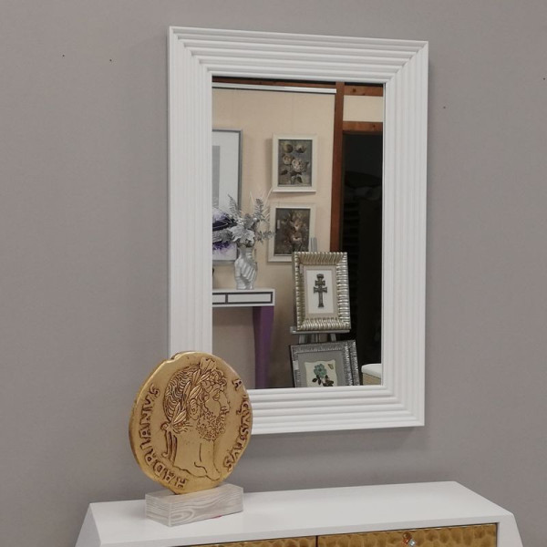 Espejo con marco blanco lacado