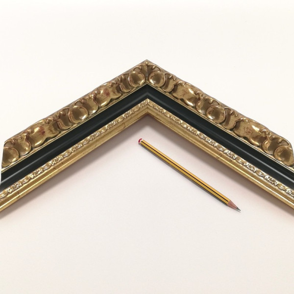 Marco oro viejo y talla entrecalle verde P-9