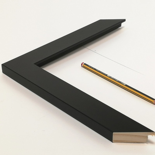 Marco madera lacado negro mate 4 cm.