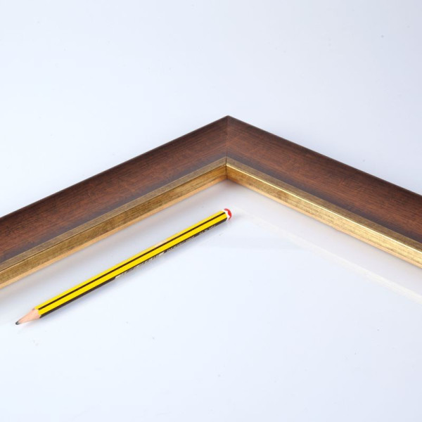 Marco madera nogal filo dorado