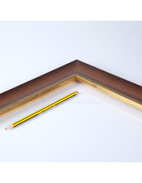 Marco madera nogal filo dorado