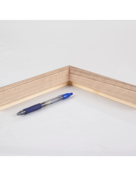 Moldura en madera nogal