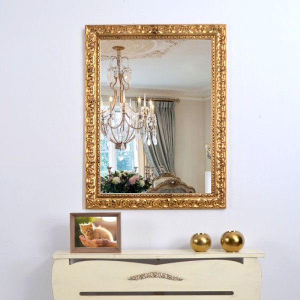 Espejo con marco tallado y pan de oro