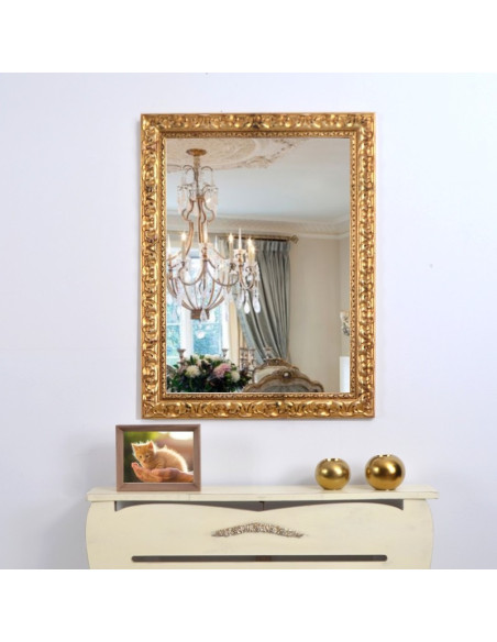 Espejo con marco tallado y pan de oro