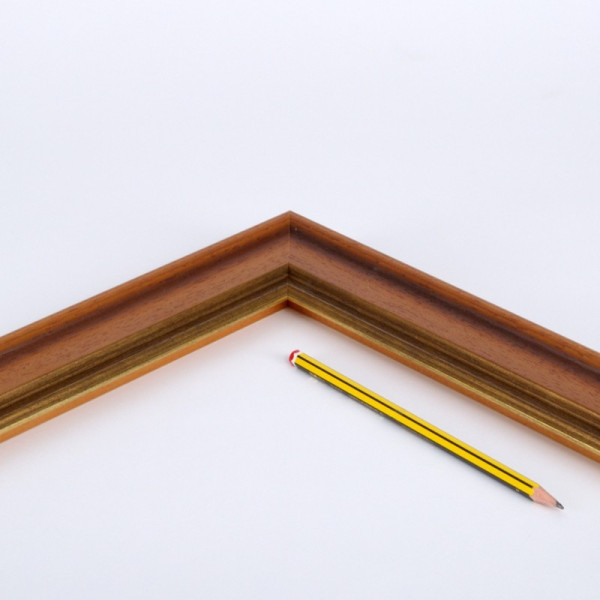 Marco madera color nogal y filo dorado