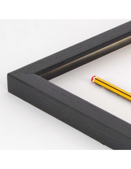 Moldura roble teñido negro 2x2 cm.