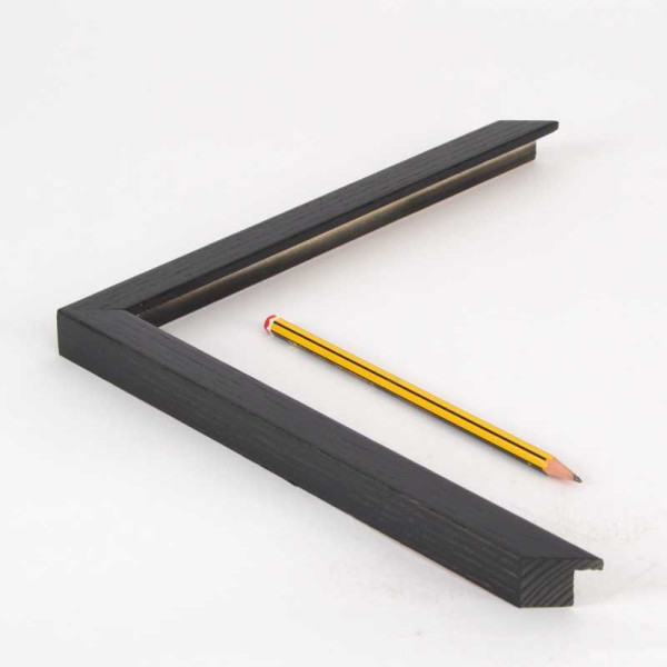 Moldura roble teñido negro 2x2 cm.