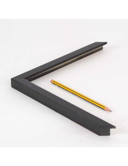 Moldura roble teñido negro 2x2 cm.